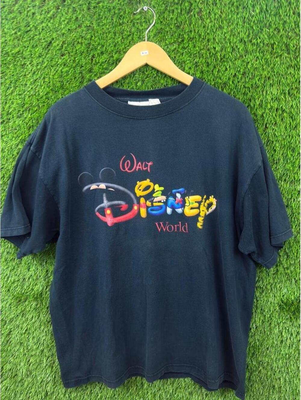Vintage Walt Disney World black graphic T-shirt